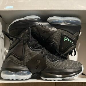 Lebron 19 size 6.5y gs